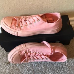 Size 6.5 pink coral converse